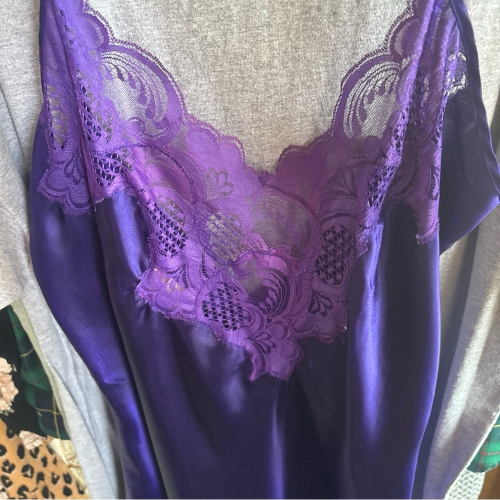 Vintage Victoria's Secret Gold Label Purple Satin Lace Slip Size Large - Picture 4 of 5